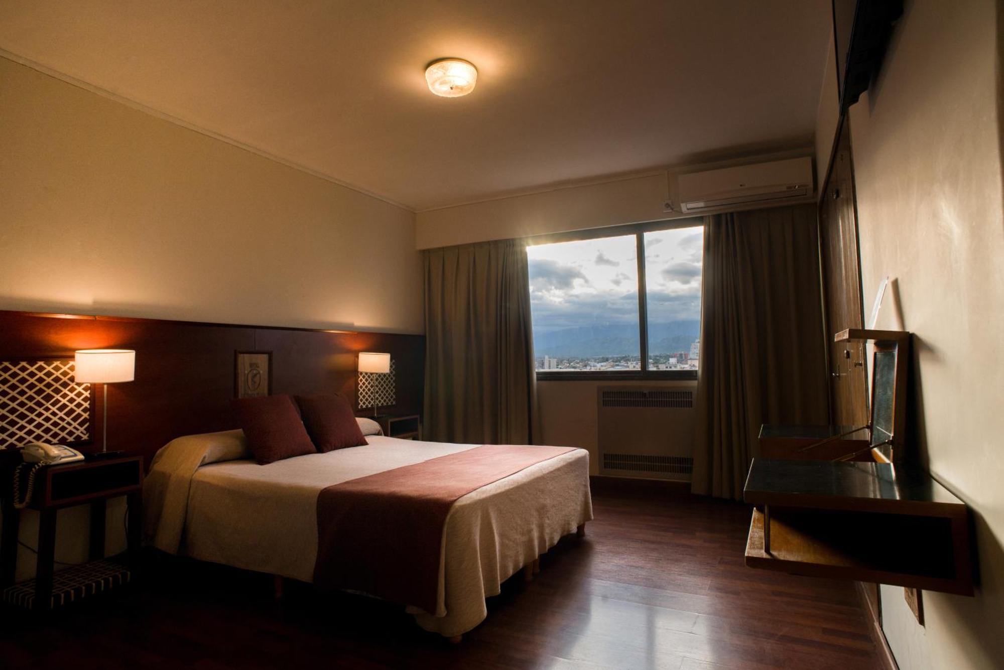 Hotel Victoria Plaza Salta Esterno foto