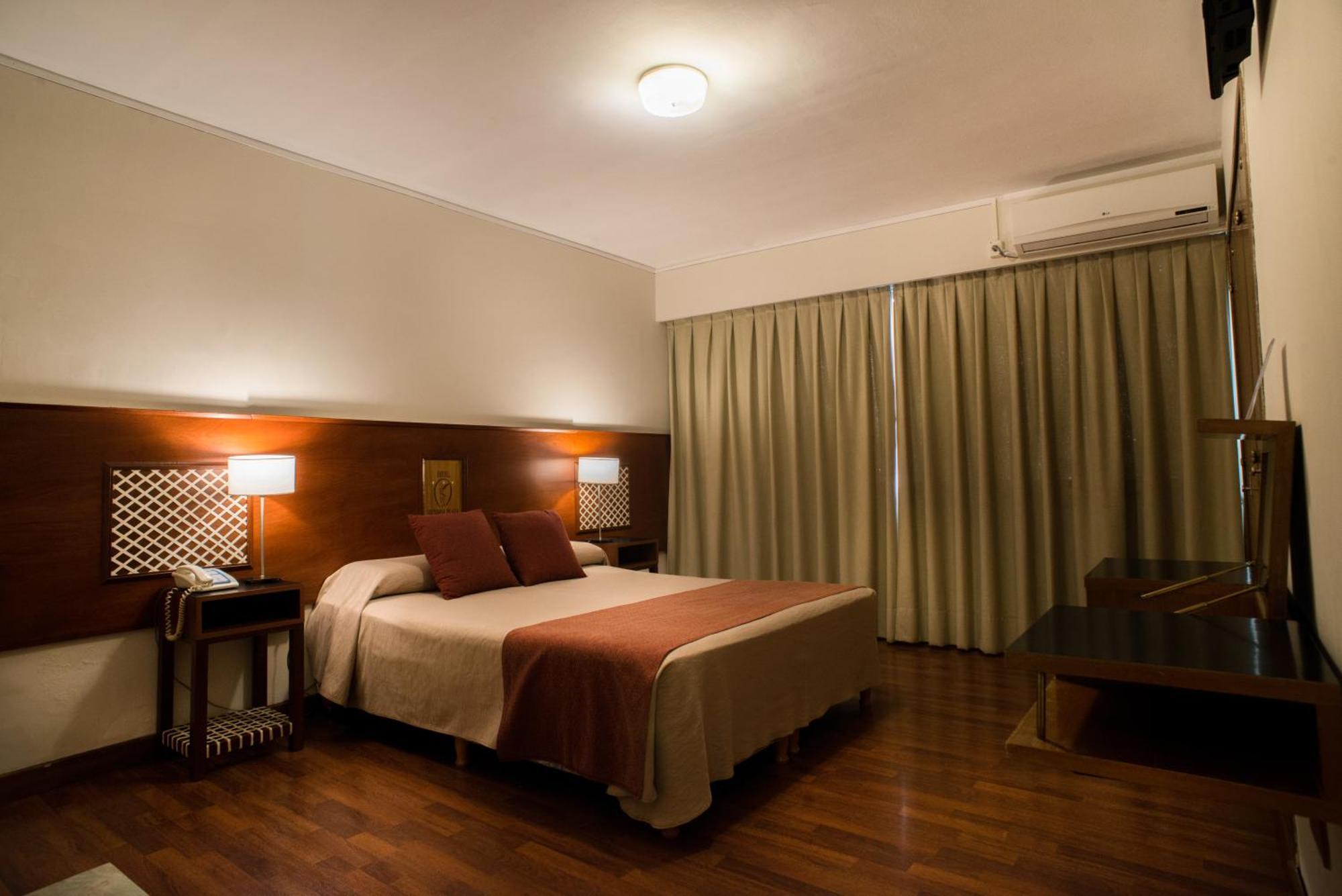Hotel Victoria Plaza Salta Esterno foto